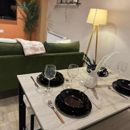 Central Spacious Quirky Apartment In Birmingham With Free Wi-Fi, Parking Exterior photo