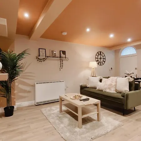 Central Spacious Quirky Apartment In Birmingham With Free Wi-Fi, Parking Exterior photo